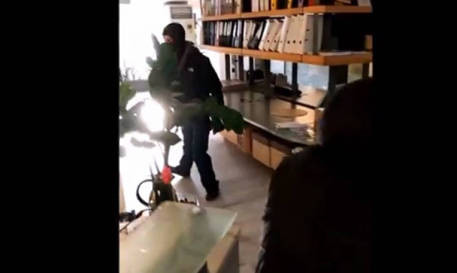 Βίντεο από την επίθεση σε εταιρεία συγγενή του Τσακαλώτου