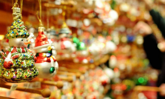 Εορταστικό ωράριο: Ποιες Κυριακές τα καταστήματα θα είναι ανοιχτά