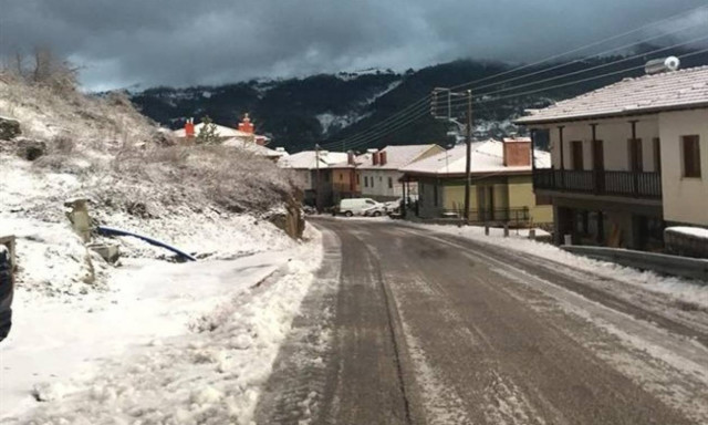 Στα λευκά «ντύθηκε» το Μέτσοβο! (pics)