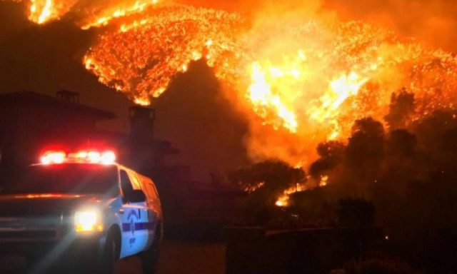 ΗΠΑ: Καίνε ανεξέλεγκτες οι πυρκαγιές στην Καλιφόρνια - Εκατοντάδες σπίτια έγιναν στάχτη (pics)