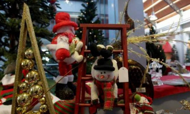 Εορταστικό ωράριο: Πώς θα λειτουργήσουν τα καταστήματα και ποιες Κυριακές θα παραμείνουν ανοιχτά