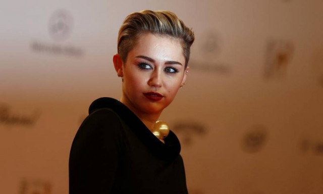 Παρίστανε τον αδερφό της Miley Cyrus για να πείσει ανήλικο να του στέλνει γυμνές φωτογραφίες
