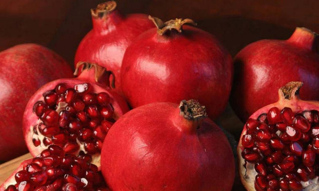 Πρωτοχρονιά: Αυτό συμβολίζει το «σπάσιμο του ροδιού»