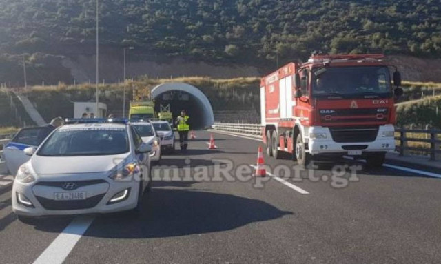Συναγερμός στη Στυλίδα: Νταλίκα έπιασε φωτιά σε σήραγγα (pics)
