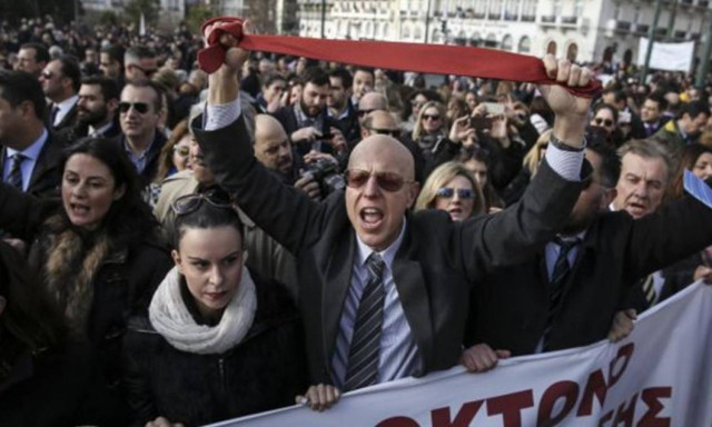 Ελεύθεροι επαγγελματίες: Αυτό είναι τα νέα χαράτσια που τούς «φέρνει» το 2018