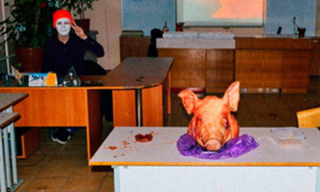 Το πάρτι της φρίκης: Γουρουνοκεφαλές, σύριγγες και πεντάλφες σε δημοφιλές σχολείο