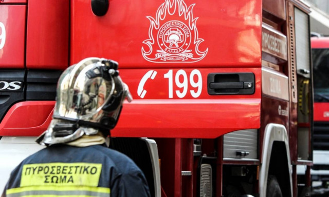 Κακοκαιρία: Στέγαστρο ξεκόλλησε από οροφή, «πέταξε» και... προσγειώθηκε σε σούπερ μάρκετ (pics&vid)