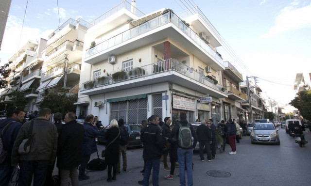 Τραγωδία στους Αγίους Αναργύρους: Αστυνομικός σκότωσε την οικογένειά του και αυτοκτόνησε