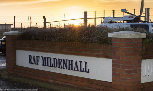 Συναγερμός στη Βρετανία: Επίθεση με αυτοκίνητο σε αεροπορική βάση των ΗΠΑ