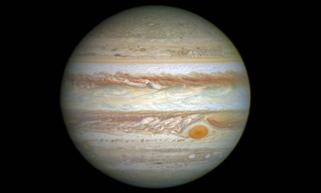 Η «μεγάλη ερυθρά κηλίδα» του Δία μικραίνει και... εξασθενεί (pics+vid)