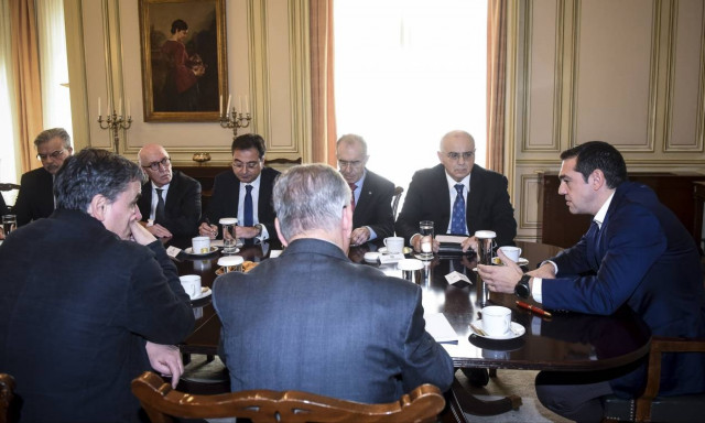 Τραπεζίτες προς Τσίπρα: Δείχνουμε ιδιαίτερη ευαισθησία στις ευπαθείς κοινωνικές ομάδες