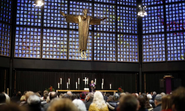 Γερμανία: Θρήνος στο Βερολίνο στην επέτειο της τρομοκρατικής επίθεσης στη χριστουγεννιάτικη αγορά