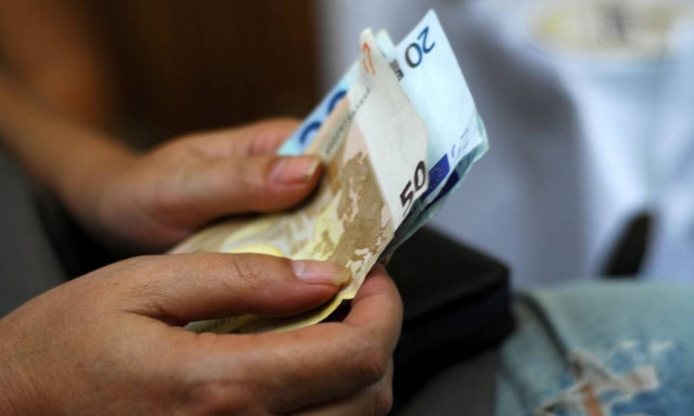 Οικογενειακό επίδομα: Στους λογαριασμούς τα χρήματα της δ’ δόσης