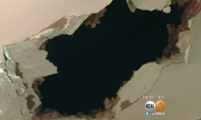 ΗΠΑ: Κομμάτι πάγου διέλυσε το ταβάνι τους και προσγειώθηκε στην κρεβατοκάμαρα! (pics)