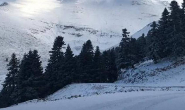 Καιρός: Χριστουγεννιάτικο το σκηνικό στα Καλάβρυτα – Δείτε βίντεο και φωτογραφίες