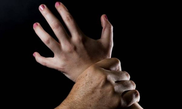 Ομολογία - σοκ: «Με βίαζε ο ίδιος μου ο άνδρας»