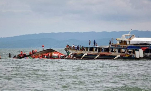 Πέντε οι νεκροί από το ναυάγιο στις Φιλιππίνες