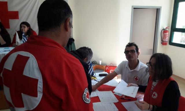 Ερυθρός Σταυρός: Πρόγραμμα στήριξης ευάλωτων νοικοκυριών μέσω χρεωστικής κάρτας