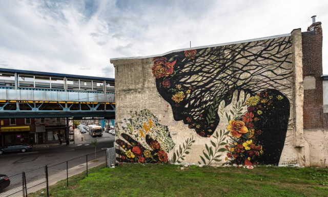 Viral: Η Μητέρα Γη συναντά την κόρη της σε μια τοιχογραφία (Pics)