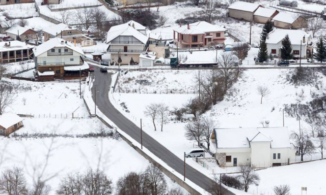 Κακοκαιρία: Σε «λευκό κλοιό» η Ελλάδα - Πολικές θερμοκρασίες και θυελλώδεις άνεμοι σαρώνουν τη χώρα