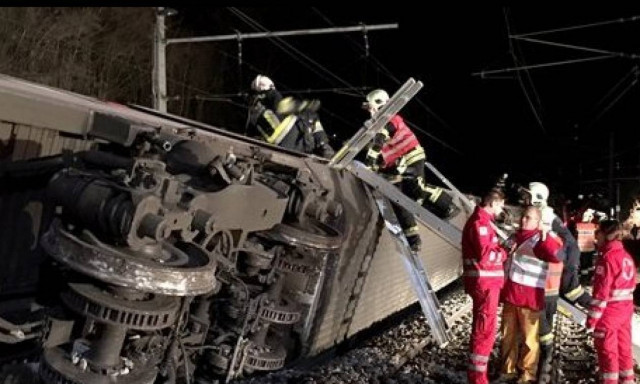 Αυστρία: Σφοδρή σύγκρουση τρένων κοντά στη Βιέννη - Πληροφορίες για πολλούς τραυματίες (Pics)