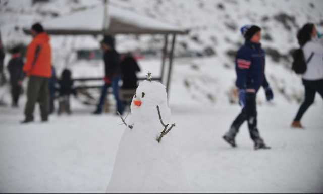 Καιρός ΤΩΡΑ: Χιόνια και στην Αθήνα σε λίγες ώρες - Σε ποιες περιοχές θα το… στρώσει!