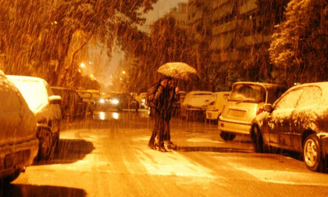 Καιρός: Στην κατάψυξη η χώρα - Χιόνια και παγετός την παραμονή των Χριστουγέννων