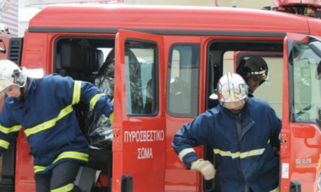 Φωτιά σε μηχανουργείο στο Θησείο