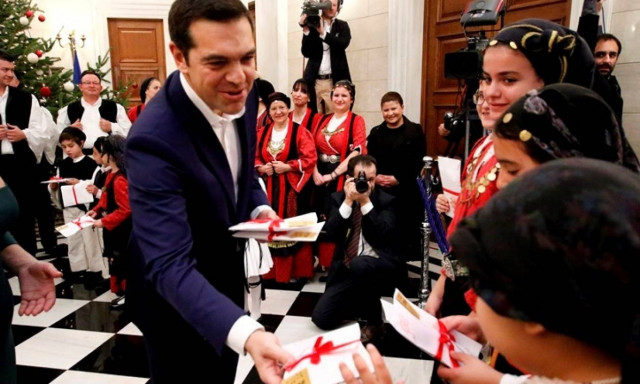 Μαθητές είπαν τα κάλαντα της Χίου στον Πρωθυπουργό (pics)