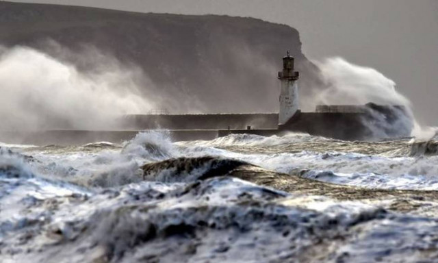 Καιρός: Με προβλήματα τα δρομολόγια των πλοίων – Πού ισχύει το απαγορευτικό