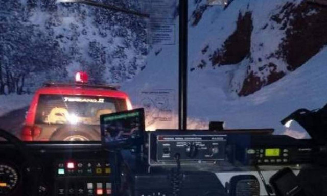 Μεγάλη επιχείρηση απεγκλωβισμού τεσσάρων κυνηγών στα Καλάβρυτα