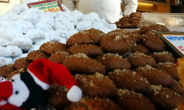 To απόλυτο «crash test» των Χριστουγέννων: Μελομακάρονα ή κουραμπιέδες