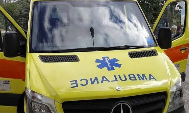 Θρήνος στη Λάρισα: Έβαλε την κόρη του για ύπνο και πέθανε δίπλα της