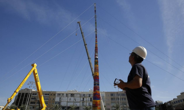 Νέο ρεκόρ Γκίνες: Δείτε τον ψηλότερο πύργο από lego στον κόσμο (Pics+Vid)