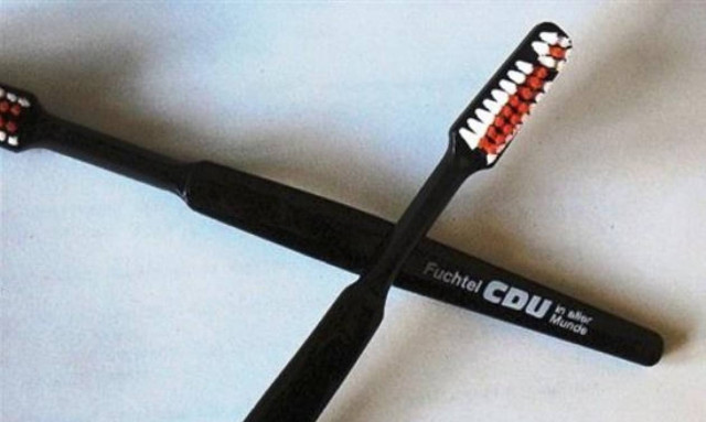 Ποιος έκανε δώρο σε βουλευτές της ΝΔ… οδοντόβουρτσες