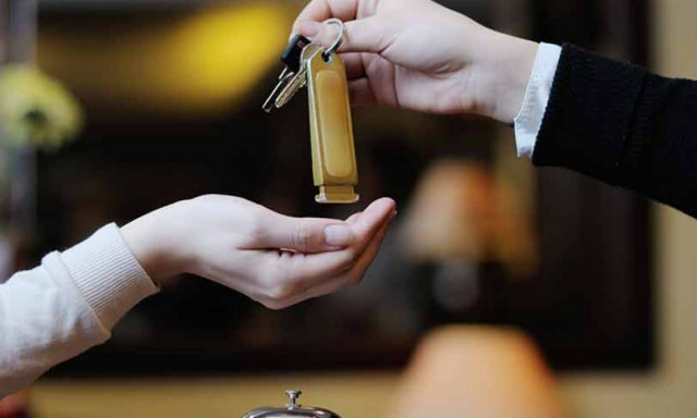 Στα «κόκκινα» οι ξενοδόχοι για τον νέο φόρο διαμονής