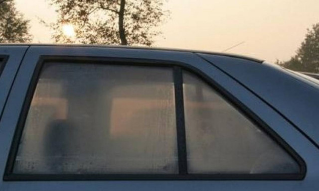 Έκανε τσακωτό τον 13χρονο γιο του να κάνει σεξ με την καθηγήτρια στο αμάξι