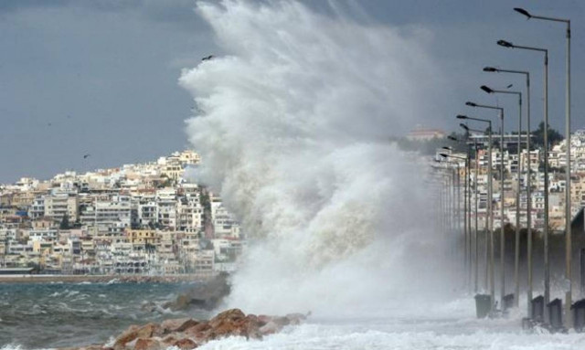 Καιρός τώρα: Προβλήματα στα ακτοπλοϊκά δρομολόγια – Σε ποια λιμάνια είναι «δεμένα» τα πλοία
