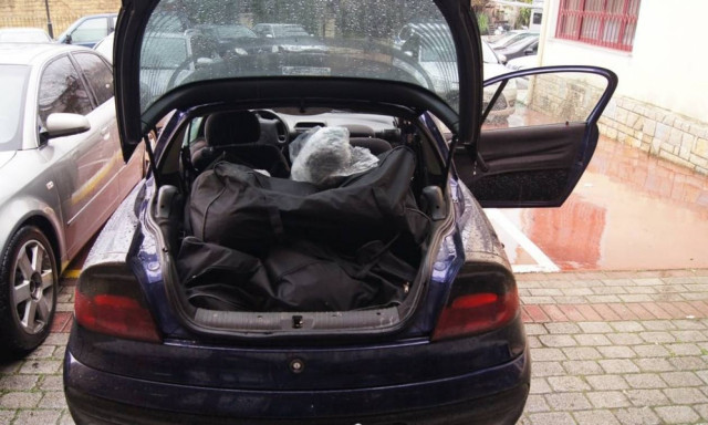 «Μπλόκο» της Αστυνομίας  σε Αλβανό έμπορο ναρκωτικών στην Άρτα (pics)