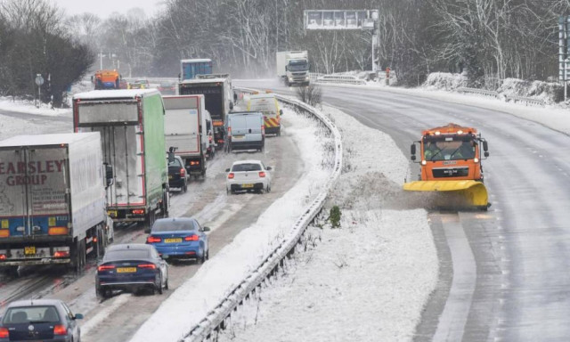 Στην «κατάψυξη» η Βρετανία: Μεγάλα προβλήματα στις συγκοινωνίες από το ψύχος και το χιόνι