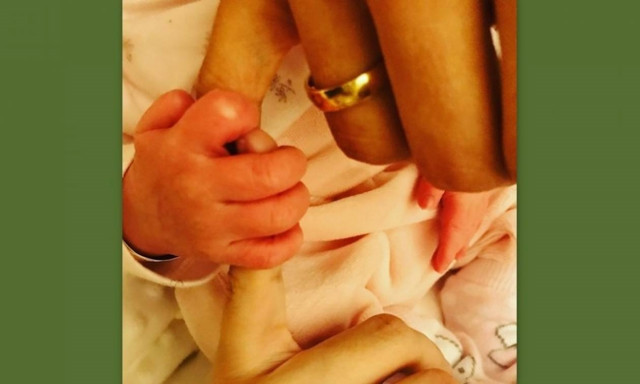 Γνωστός Έλληνας έγινε μπαμπάς λίγο πριν φύγει το 2017