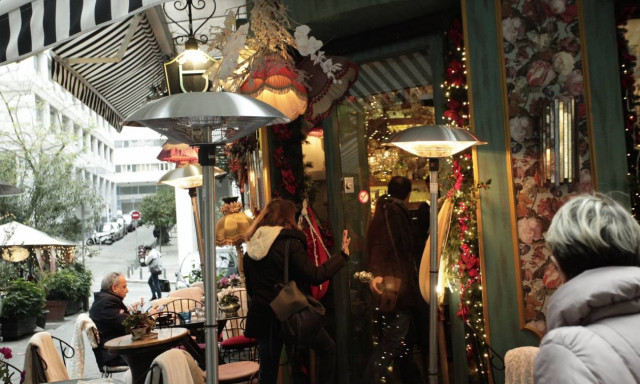 Κλειστά σήμερα τα εμπορικά καταστήματα και τα σούπερ μάρκετ