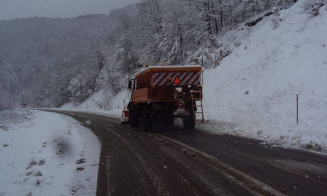 Τουρίστες εγκλωβίστηκαν στην παλιά εθνική οδό Ιωαννίνων-Τρικάλων