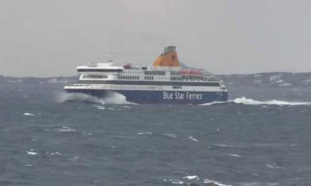 Συγκλονιστικό βίντεο: Μάχη του Blue Star Delos για να δέσει στη Νάξο