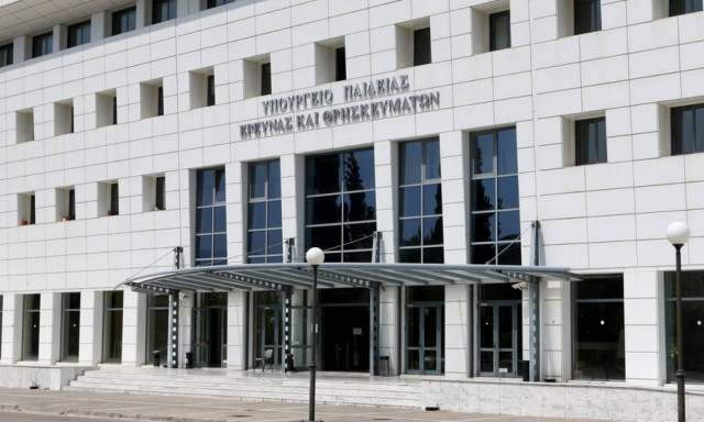 Υπ. Παιδείας: Τι ισχύει για τις σχολικές εκδρομές στο εξωτερικό