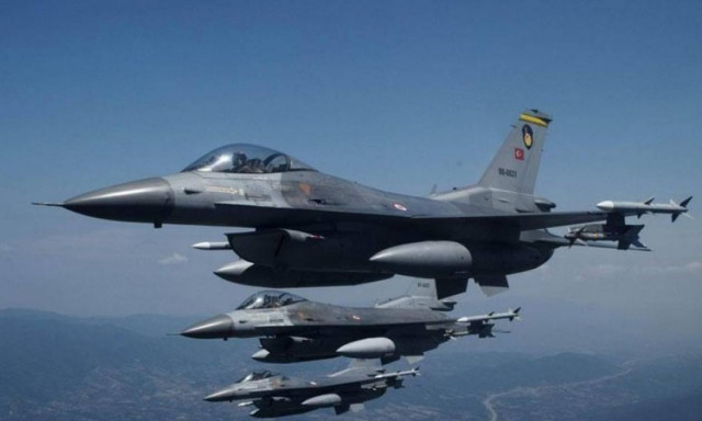 Νέο μπαράζ τουρκικών παραβιάσεων στο Αιγαίο