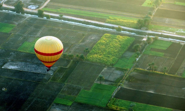 Egypt balloon crash at popular Luxor resort kills tourist