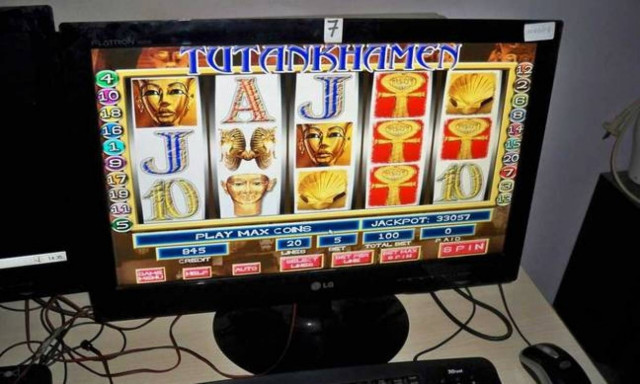 Θεσσαλονίκη: Οκτώ συλλήψεις για «φρουτάκια» (pic)