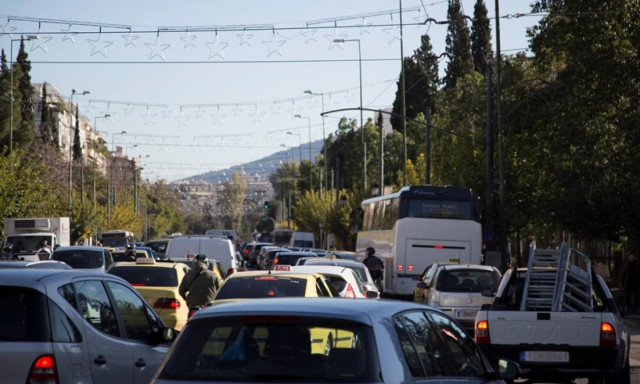 Διαψεύδει το υπoυργείο Υποδομών: Δεν θα αλλάξουν οι πινακίδες των Ι.Χ.