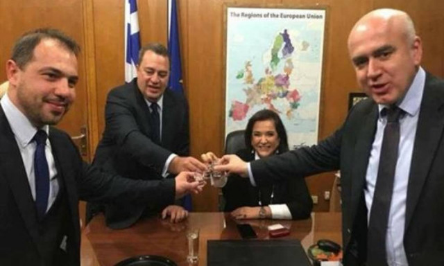 Τα τσίπουρα της Ντόρας Μπακογιάννη στην Κομοτηνή